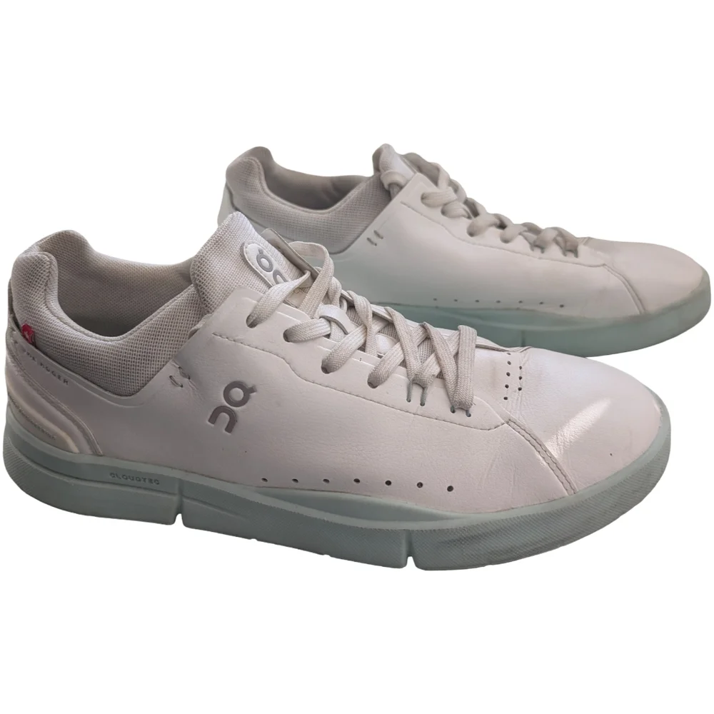On Running The Roger sneakers in white with mint accent sole. Size 9